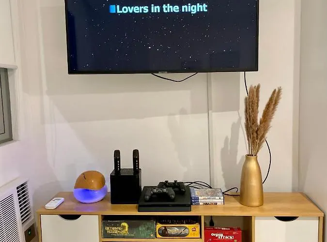 1br W/ Karaoke, Netflix, Disneyplus+ 200mbps Wi-fi *
